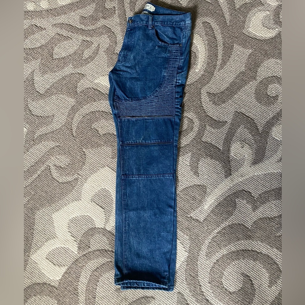 Akadamiks jeanius men’s blue jeans size 38X34. Great style & condition.